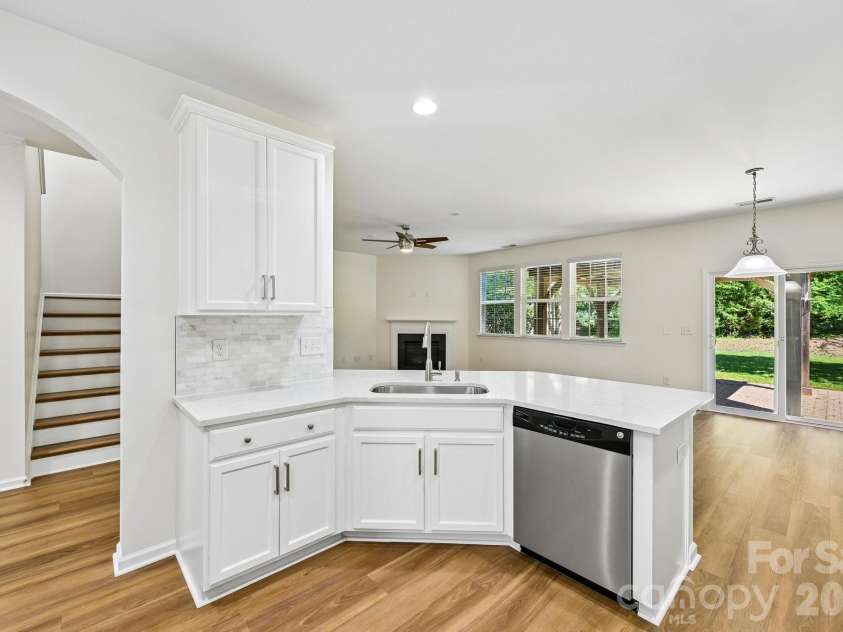 7108 Kinley Commons Lane, Charlotte, NC 28278.  MLS# CAR4381792, YatesRealty ID 22997. 