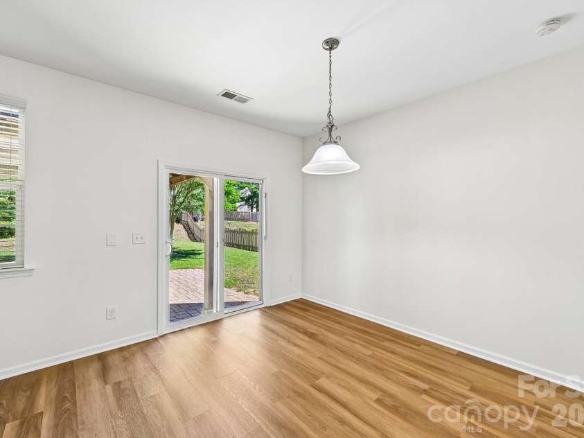 7108 Kinley Commons Lane, Charlotte, NC 28278.  MLS# CAR4381792, YatesRealty ID 22997. 