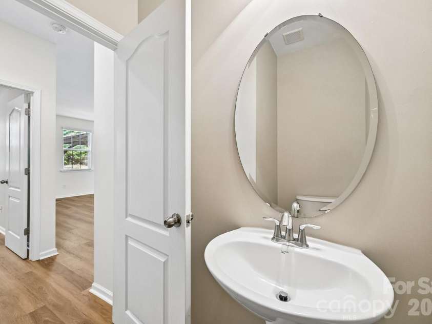 7108 Kinley Commons Lane, Charlotte, NC 28278.  MLS# CAR4381792, YatesRealty ID 22997. 