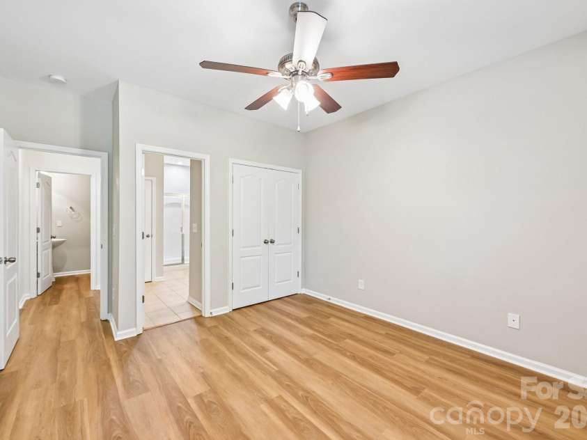 7108 Kinley Commons Lane, Charlotte, NC 28278.  MLS# CAR4381792, YatesRealty ID 22997. 