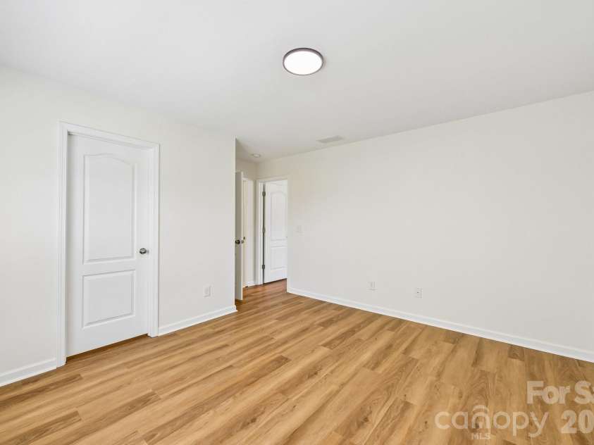 7108 Kinley Commons Lane, Charlotte, NC 28278.  MLS# CAR4381792, YatesRealty ID 22997. 