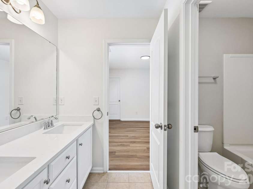 7108 Kinley Commons Lane, Charlotte, NC 28278.  MLS# CAR4381792, YatesRealty ID 22997. 