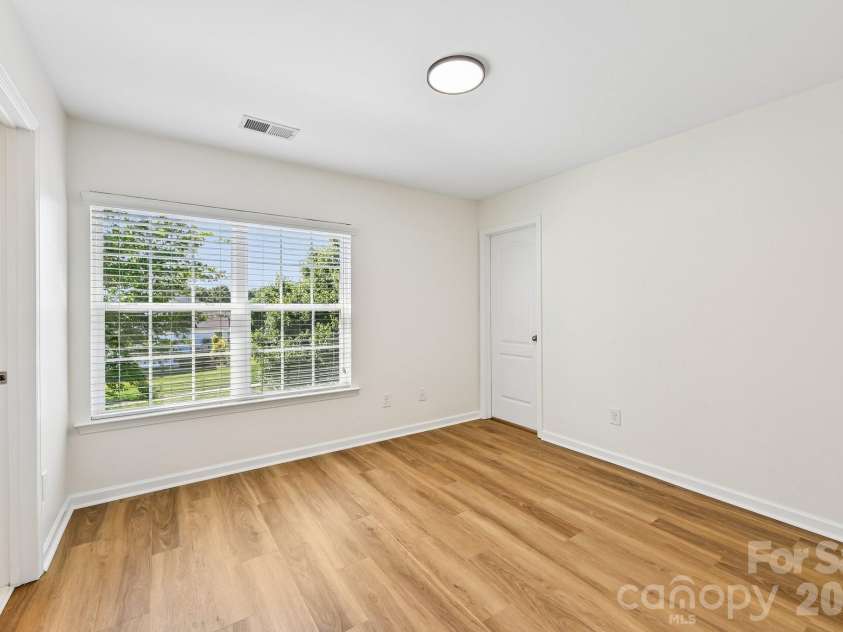 7108 Kinley Commons Lane, Charlotte, NC 28278.  MLS# CAR4381792, YatesRealty ID 22997. 