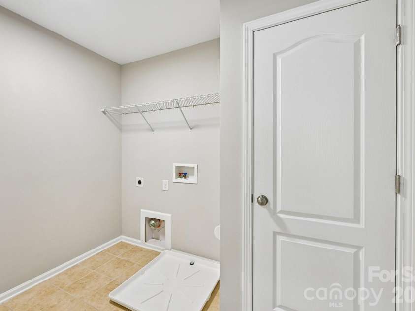 7108 Kinley Commons Lane, Charlotte, NC 28278.  MLS# CAR4381792, YatesRealty ID 22997. 