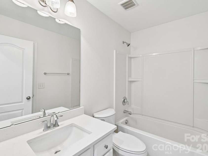 7108 Kinley Commons Lane, Charlotte, NC 28278.  MLS# CAR4381792, YatesRealty ID 22997. 