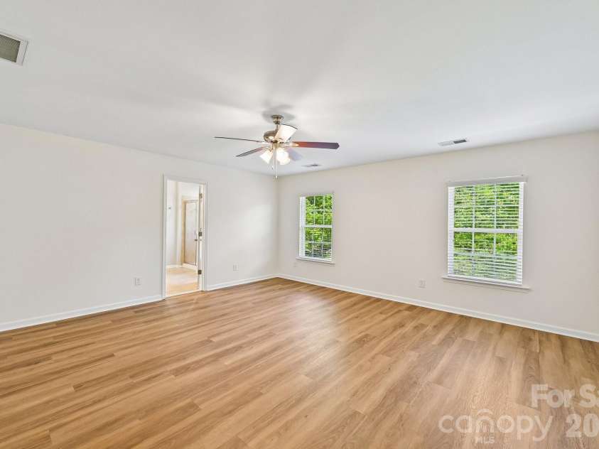 7108 Kinley Commons Lane, Charlotte, NC 28278.  MLS# CAR4381792, YatesRealty ID 22997. 