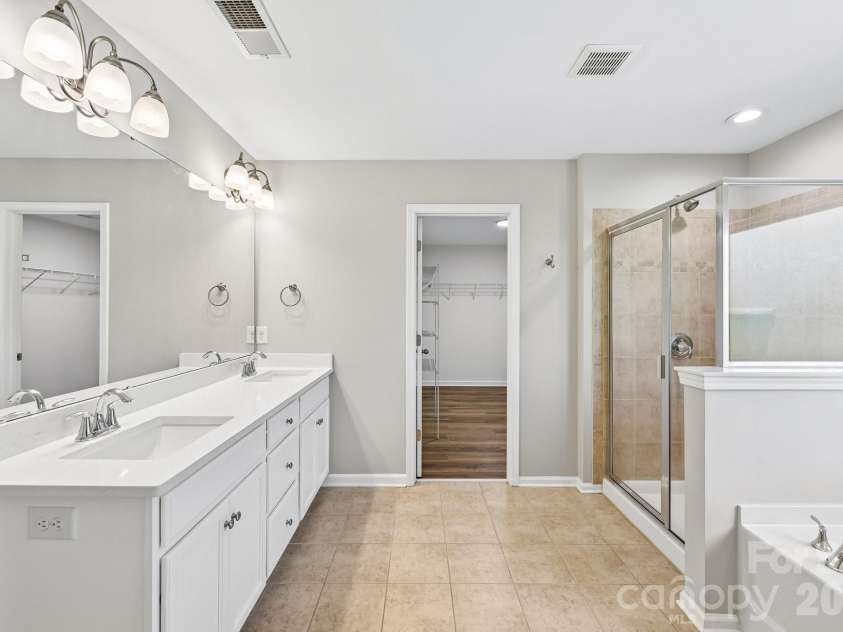 7108 Kinley Commons Lane, Charlotte, NC 28278.  MLS# CAR4381792, YatesRealty ID 22997. 