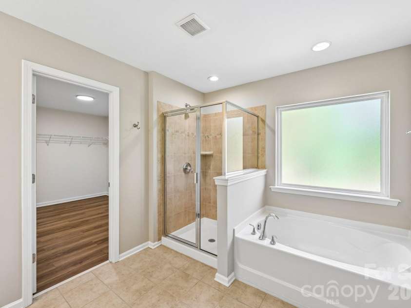 7108 Kinley Commons Lane, Charlotte, NC 28278.  MLS# CAR4381792, YatesRealty ID 22997. 