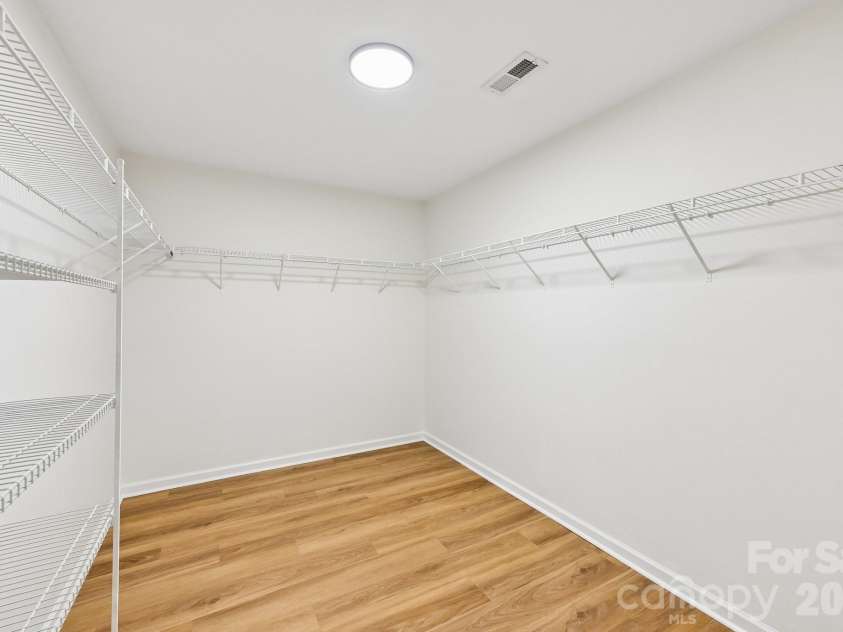 7108 Kinley Commons Lane, Charlotte, NC 28278.  MLS# CAR4381792, YatesRealty ID 22997. 