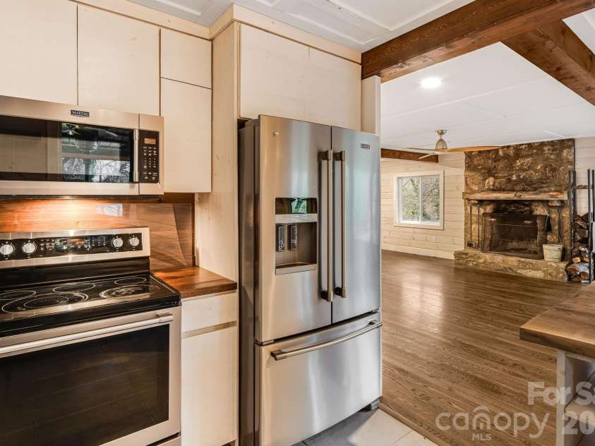 61 White Dogwood Lane, Lake Junaluska, NC 28745.  MLS# CAR4344094, YatesRealty ID 22998. Kitchen