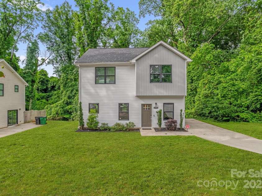 2908 Burgess Drive, Charlotte, NC 28208.  MLS# CAR4257726, YatesRealty ID 22999. 