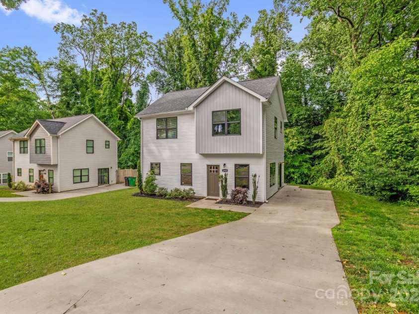 2908 Burgess Drive, Charlotte, NC 28208.  MLS# CAR4257726, YatesRealty ID 22999. 