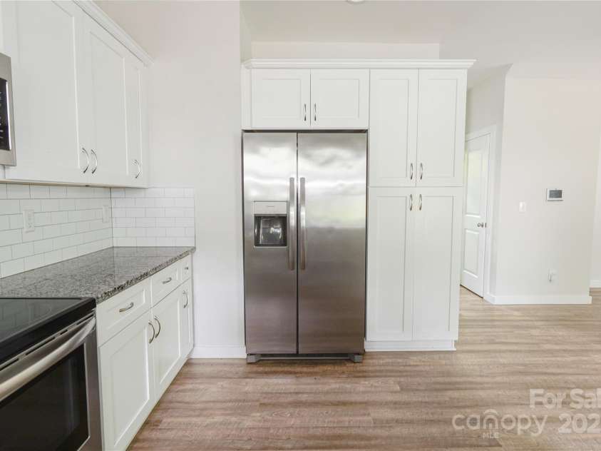 2908 Burgess Drive, Charlotte, NC 28208.  MLS# CAR4257726, YatesRealty ID 22999. 