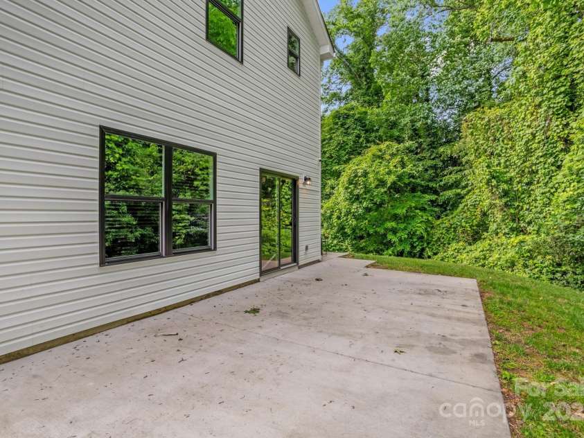 2908 Burgess Drive, Charlotte, NC 28208.  MLS# CAR4257726, YatesRealty ID 22999. 