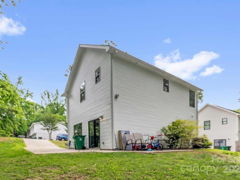 2908 Burgess Drive, Charlotte, NC 28208.  MLS# CAR4257726, YatesRealty ID 22999. 