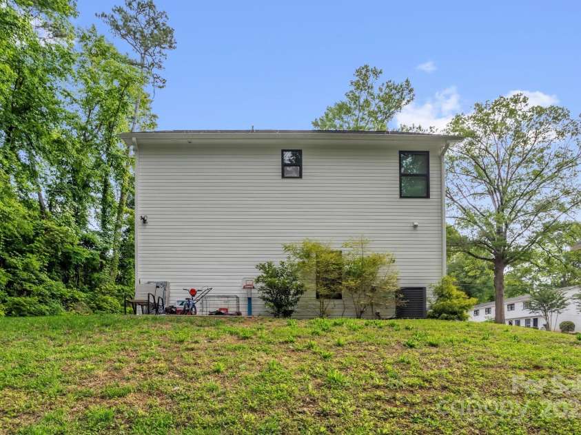2908 Burgess Drive, Charlotte, NC 28208.  MLS# CAR4257726, YatesRealty ID 22999. 
