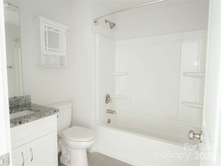 2908 Burgess Drive, Charlotte, NC 28208.  MLS# CAR4257726, YatesRealty ID 22999. Full Bath