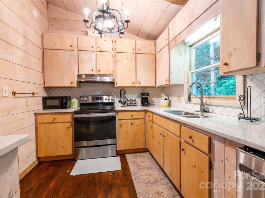 479 Big Ridge Road, Burnsville, NC 28714.  MLS# CAR4302188, YatesRealty ID 23. 