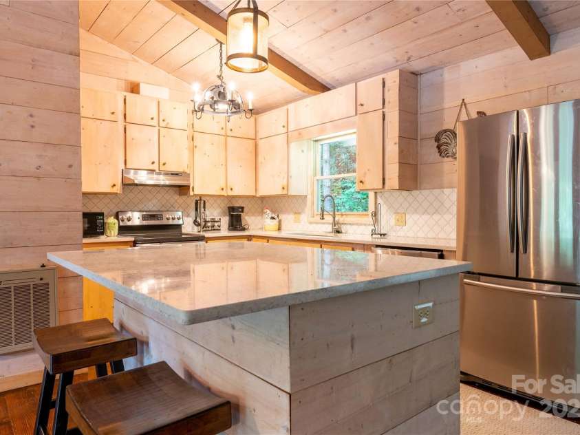 479 Big Ridge Road, Burnsville, NC 28714.  MLS# CAR4302188, YatesRealty ID 23. 