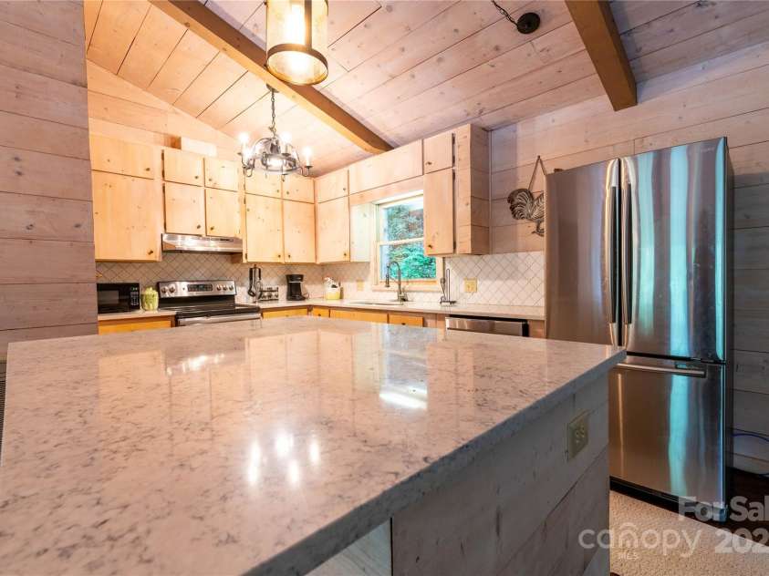 479 Big Ridge Road, Burnsville, NC 28714.  MLS# CAR4302188, YatesRealty ID 23. 