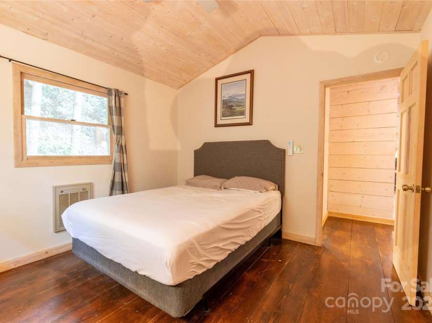 479 Big Ridge Road, Burnsville, NC 28714.  MLS# CAR4302188, YatesRealty ID 23. 