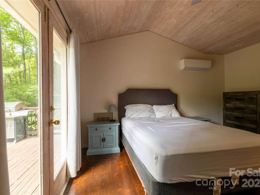 479 Big Ridge Road, Burnsville, NC 28714.  MLS# CAR4302188, YatesRealty ID 23. 