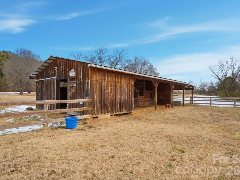 7511 Old Mocksville Road, Salisbury, NC 28144.  MLS# CAR4342046, YatesRealty ID 2300. 