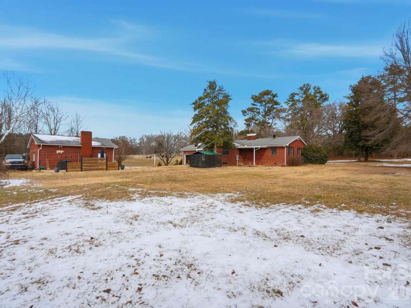 7511 Old Mocksville Road, Salisbury, NC 28144.  MLS# CAR4342046, YatesRealty ID 2300. 