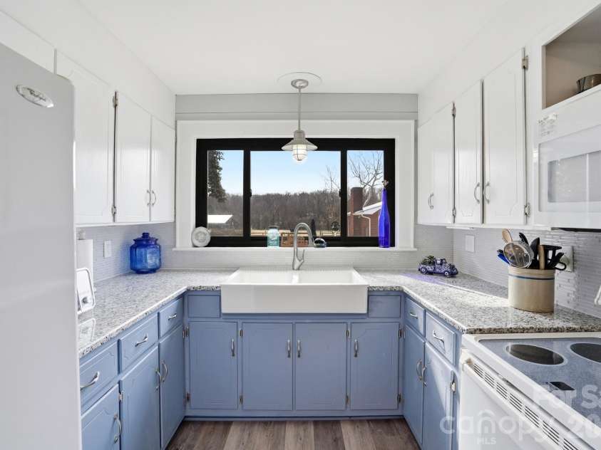 7511 Old Mocksville Road, Salisbury, NC 28144.  MLS# CAR4342046, YatesRealty ID 2300. Farm sink