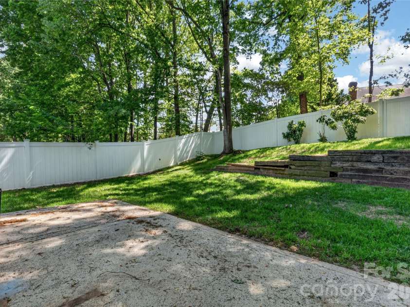 134 Meadow Pond Lane, Mooresville, NC 28117.  MLS# CAR4363860, YatesRealty ID 23000. 