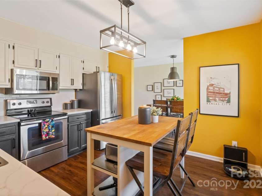 7656 Eastbourne Road, Charlotte, NC 28227.  MLS# CAR4238426, YatesRealty ID 23000. 