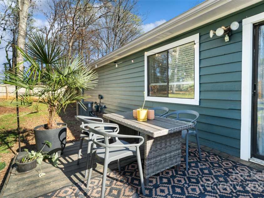 7656 Eastbourne Road, Charlotte, NC 28227.  MLS# CAR4238426, YatesRealty ID 23000. 