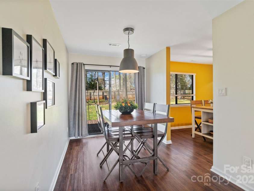 7656 Eastbourne Road, Charlotte, NC 28227.  MLS# CAR4238426, YatesRealty ID 23000. Spacious Dining Toom