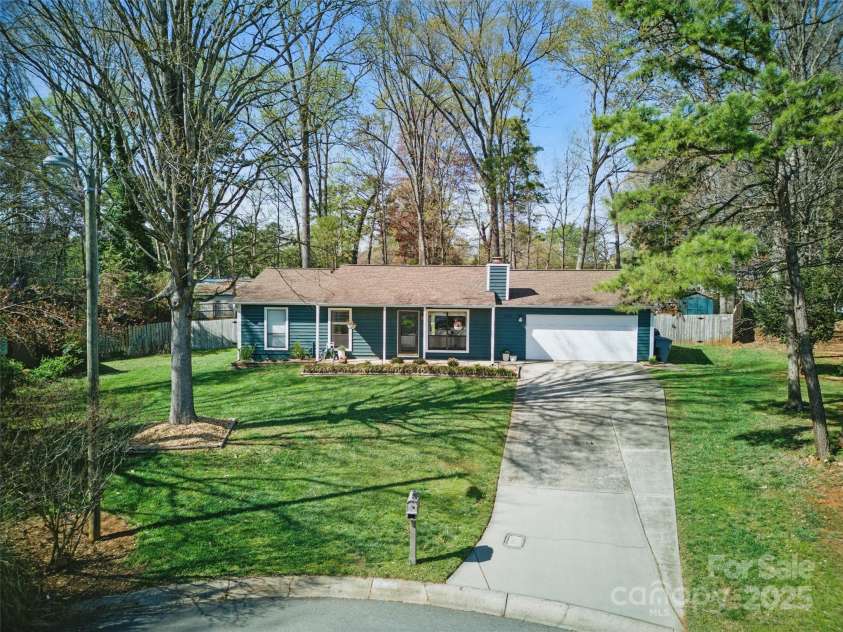 7656 Eastbourne Road, Charlotte, NC 28227.  MLS# CAR4238426, YatesRealty ID 23000. Welcome to 7656 Eastbourne Road