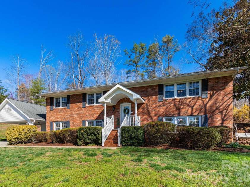 143 Devonwood Drive, Marion, NC 28752.  MLS# CAR4358498, YatesRealty ID 23001. 