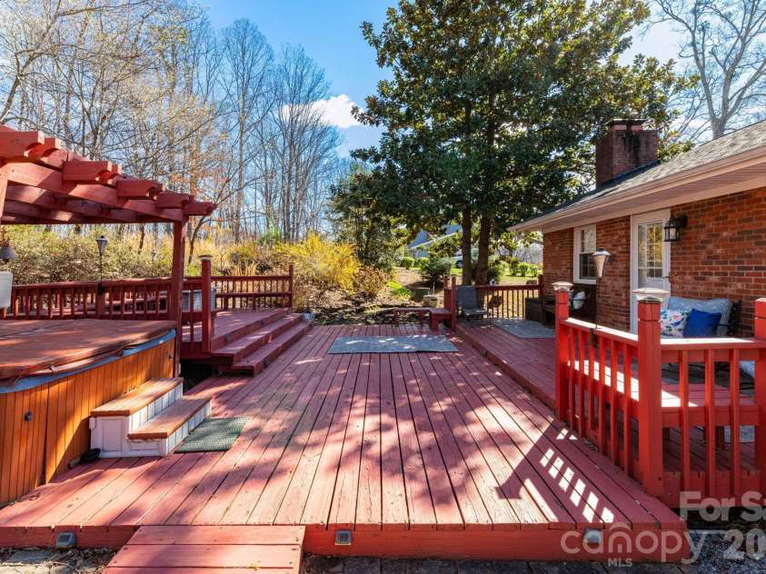 143 Devonwood Drive, Marion, NC 28752.  MLS# CAR4358498, YatesRealty ID 23001. 