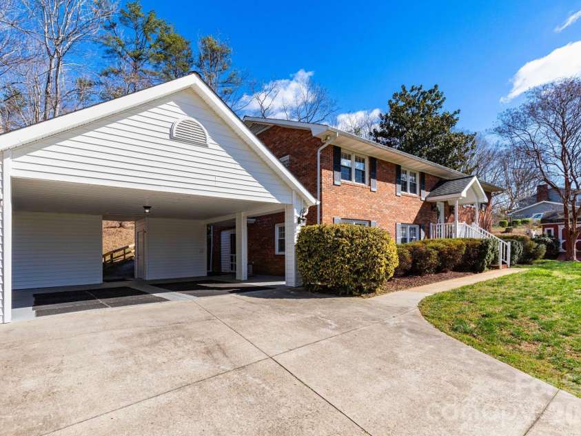 143 Devonwood Drive, Marion, NC 28752.  MLS# CAR4358498, YatesRealty ID 23001. 
