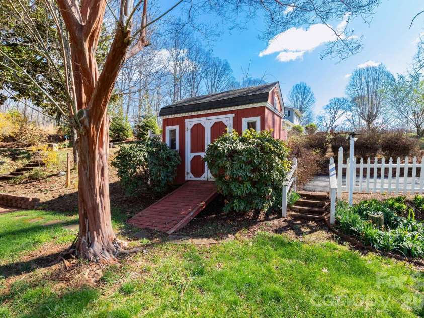 143 Devonwood Drive, Marion, NC 28752.  MLS# CAR4358498, YatesRealty ID 23001. 