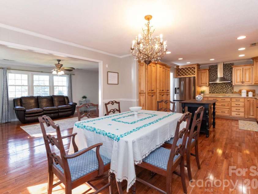 143 Devonwood Drive, Marion, NC 28752.  MLS# CAR4358498, YatesRealty ID 23001. Main Level Dinning