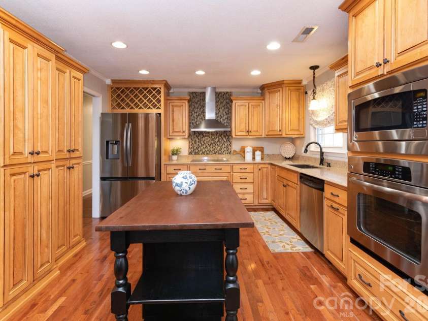 143 Devonwood Drive, Marion, NC 28752.  MLS# CAR4358498, YatesRealty ID 23001. Main Level Kitchen