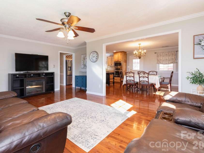 143 Devonwood Drive, Marion, NC 28752.  MLS# CAR4358498, YatesRealty ID 23001. Main Level Living