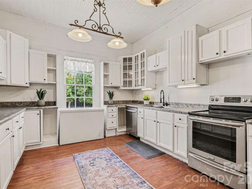 107 Hinton Street, Chester, SC 29706.  MLS# CAR4380779, YatesRealty ID 23002. 