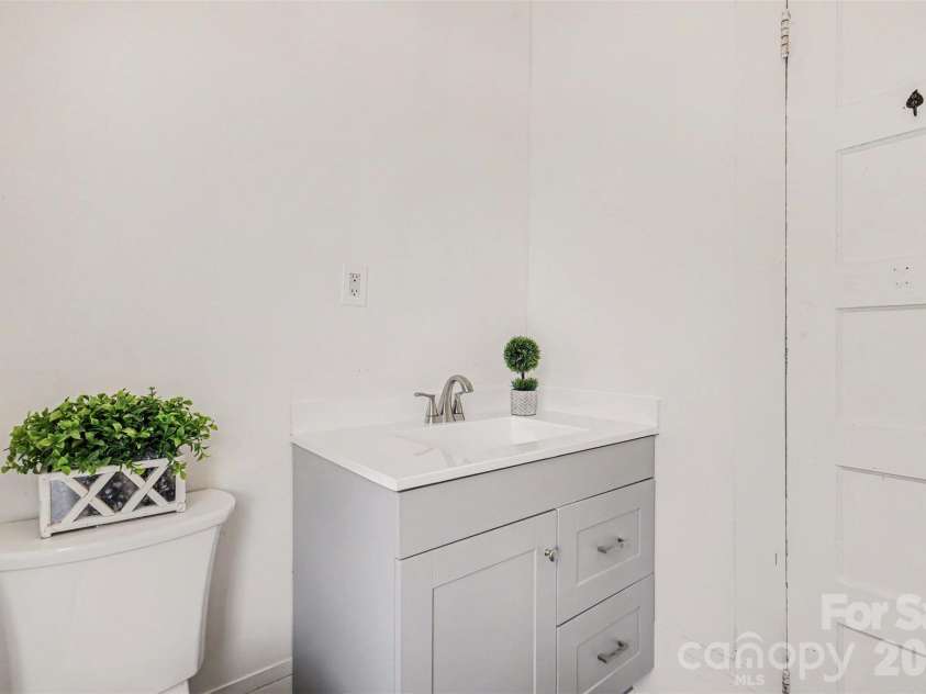 107 Hinton Street, Chester, SC 29706.  MLS# CAR4380779, YatesRealty ID 23002. Bathroom #3