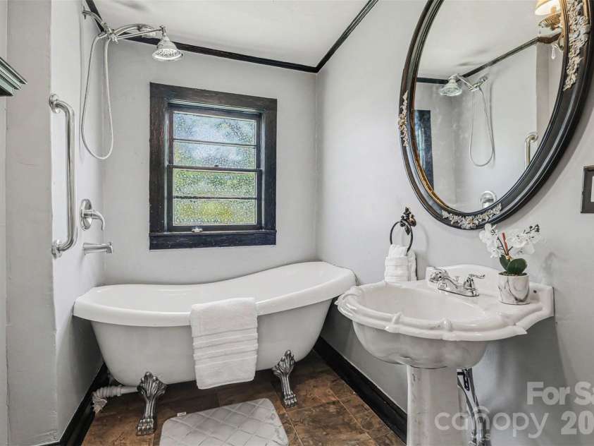 107 Hinton Street, Chester, SC 29706.  MLS# CAR4380779, YatesRealty ID 23002. Main level full bath