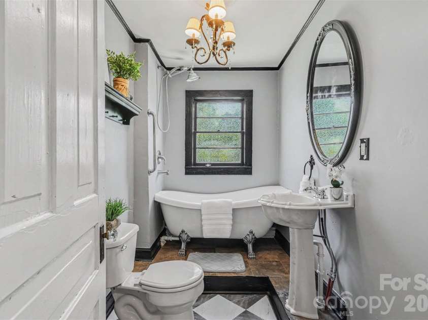 107 Hinton Street, Chester, SC 29706.  MLS# CAR4380779, YatesRealty ID 23002. Main level full bath