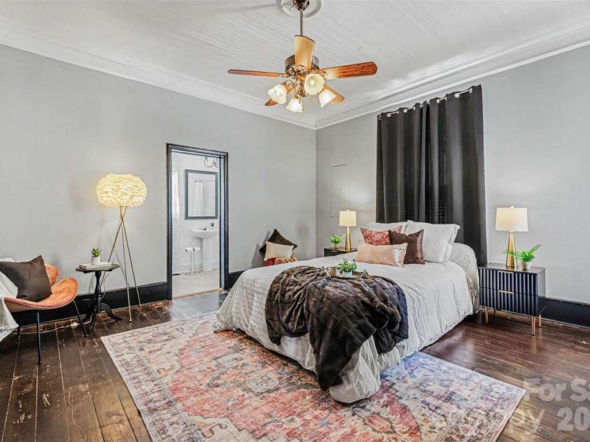 107 Hinton Street, Chester, SC 29706.  MLS# CAR4380779, YatesRealty ID 23002. Main level Primary