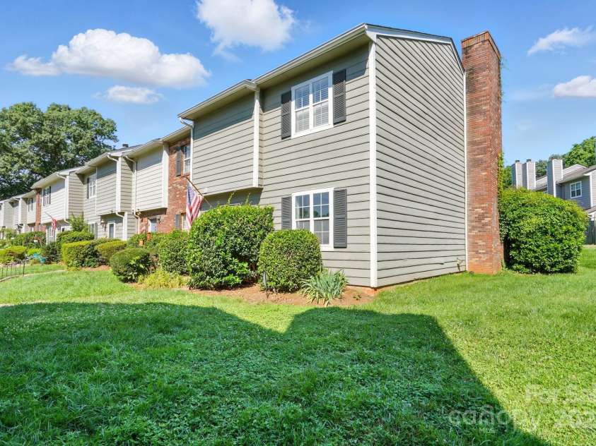 6044 Heath Valley Road, Charlotte, NC 28210.  MLS# CAR4269219, YatesRealty ID 23002. 
