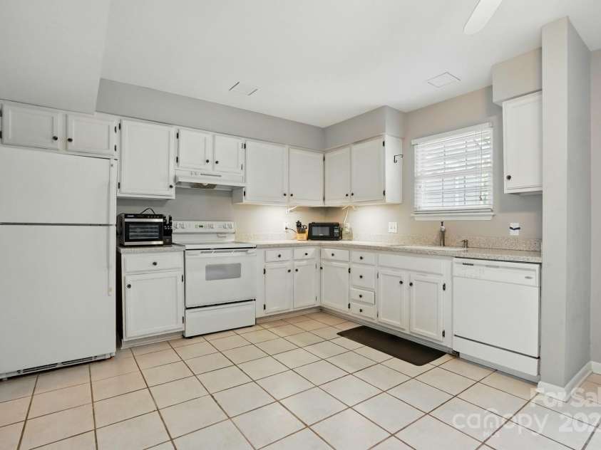 6044 Heath Valley Road, Charlotte, NC 28210.  MLS# CAR4269219, YatesRealty ID 23002. 