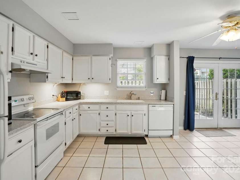 6044 Heath Valley Road, Charlotte, NC 28210.  MLS# CAR4269219, YatesRealty ID 23002. 