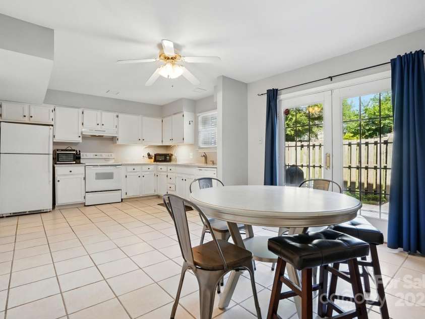 6044 Heath Valley Road, Charlotte, NC 28210.  MLS# CAR4269219, YatesRealty ID 23002. 